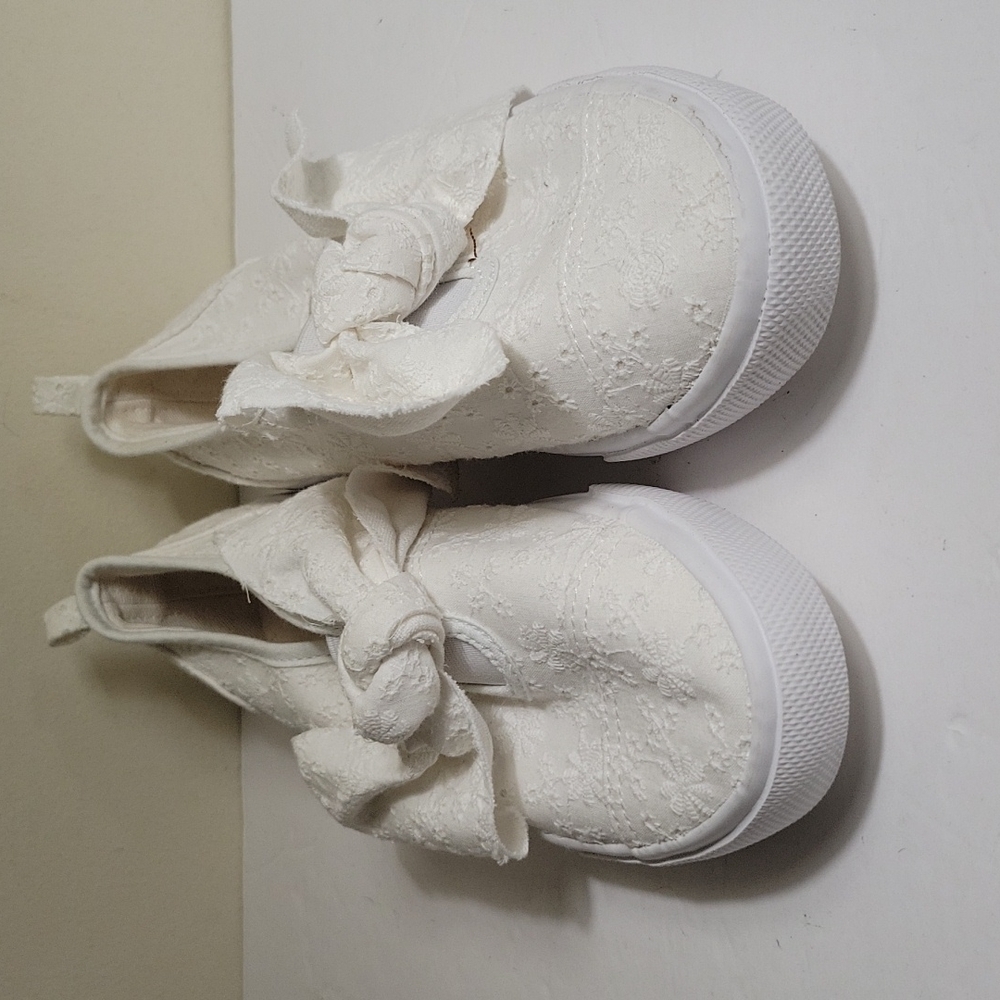 C R B Girl Shoes. Size 3
